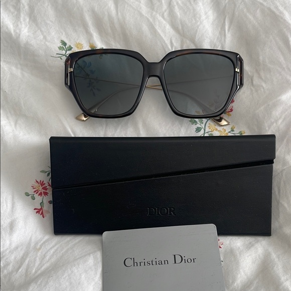 Dior Black Oversized Square Sunglasses with Geometric Detailing - Picture 1 of 5